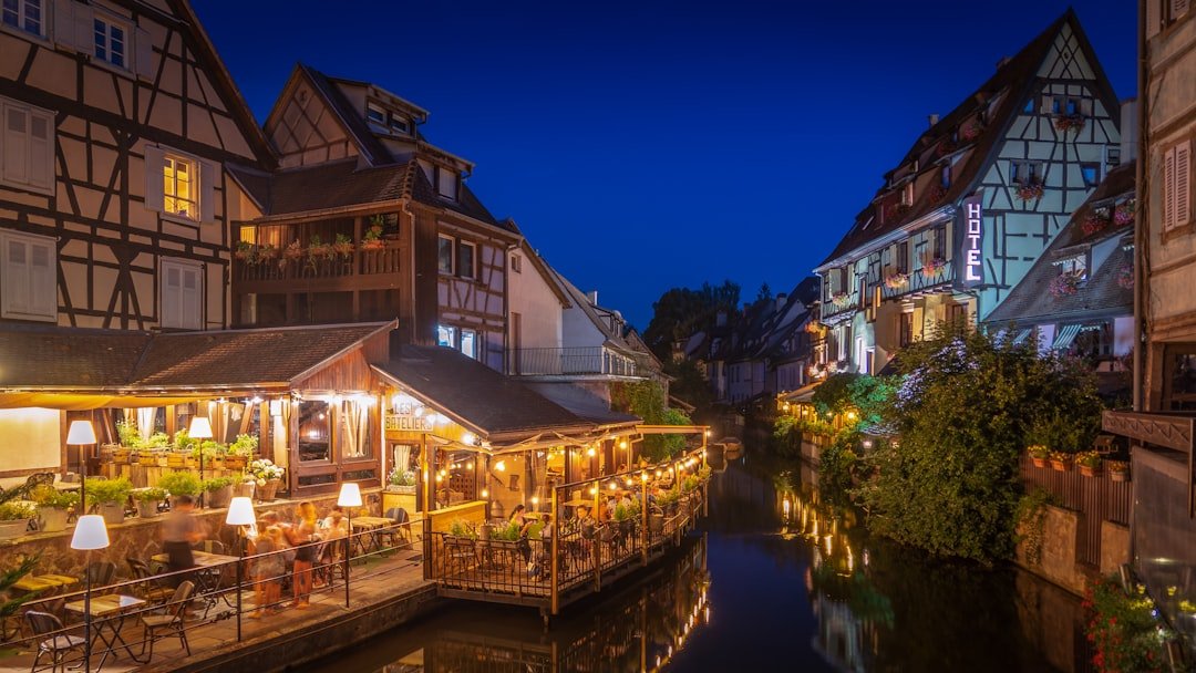 Où dormir pour les marchés de Noël en Alsace : Petite Venise illuminée à Colmar