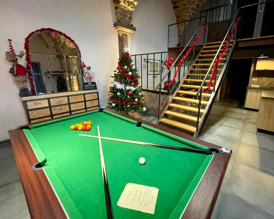 Billard, sapin de Noël et escalier de La Chapelle Industrielle à Issenheim
